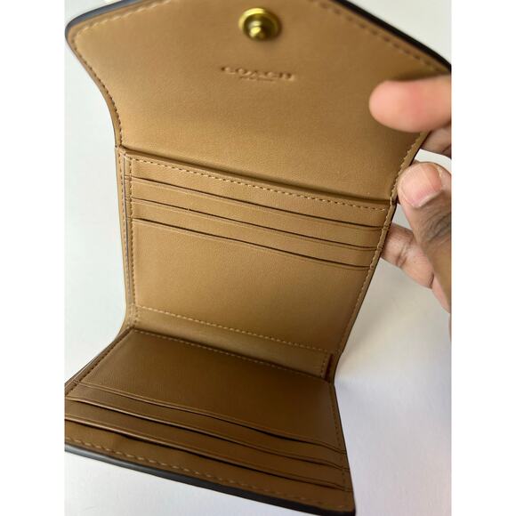 Coach Wyn Small Bifold Wallet With Floral Print - Picture 5 of 6